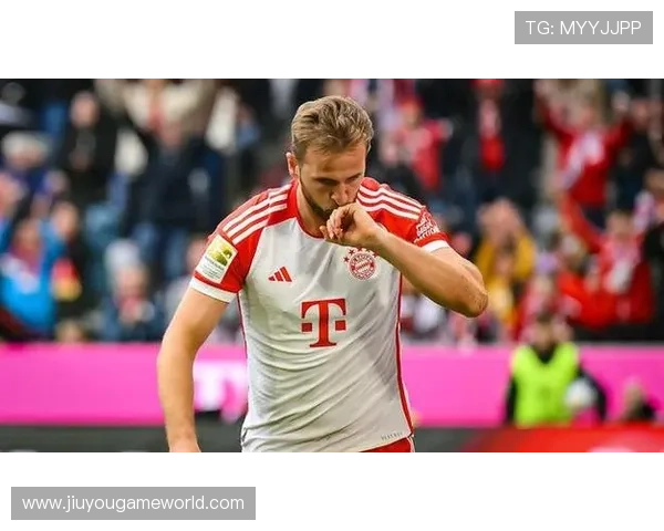 凯恩替补热身引发客场球迷欢呼,拜仁球迷高唱助威歌曲 凯恩替补热身引发客场球迷欢呼,拜仁球迷高唱助威歌曲